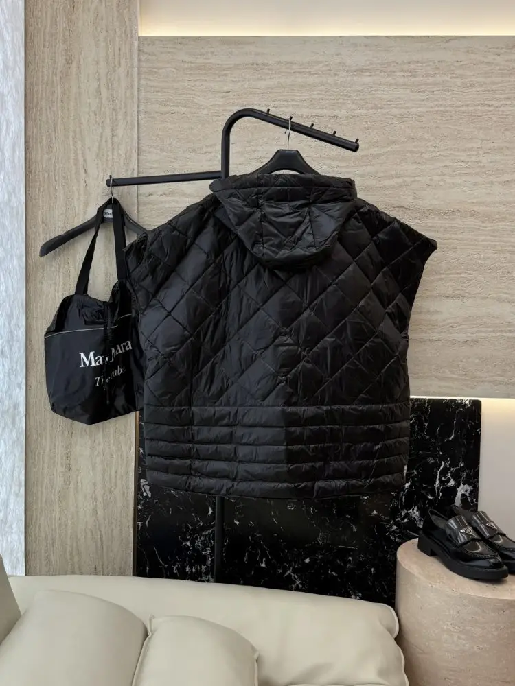 Max Mara Vest on feathers women's — Photo 2