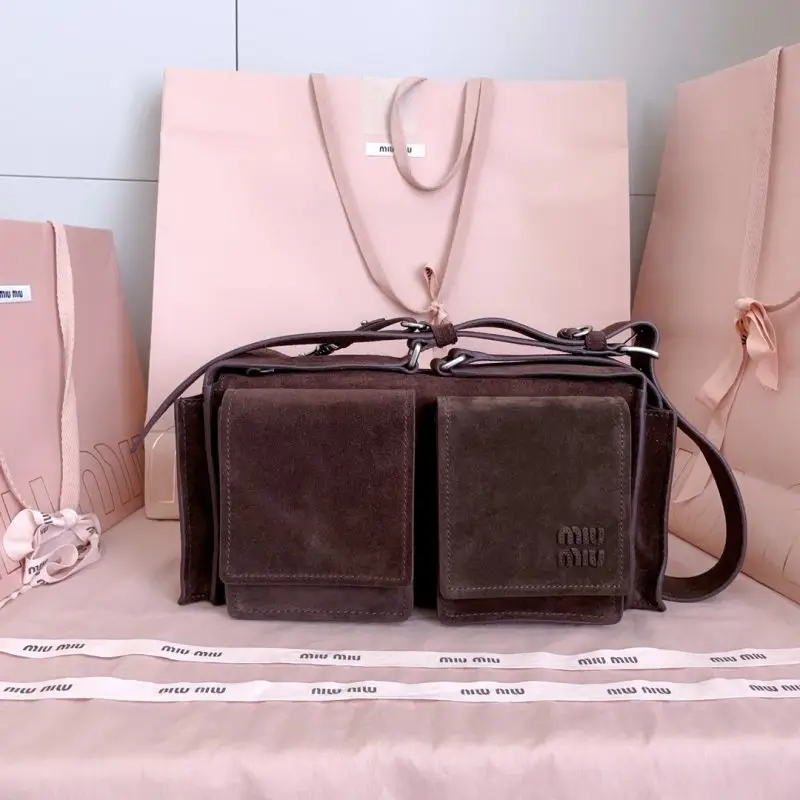 Miu Miu — Сумка месенджер замшева 26 см