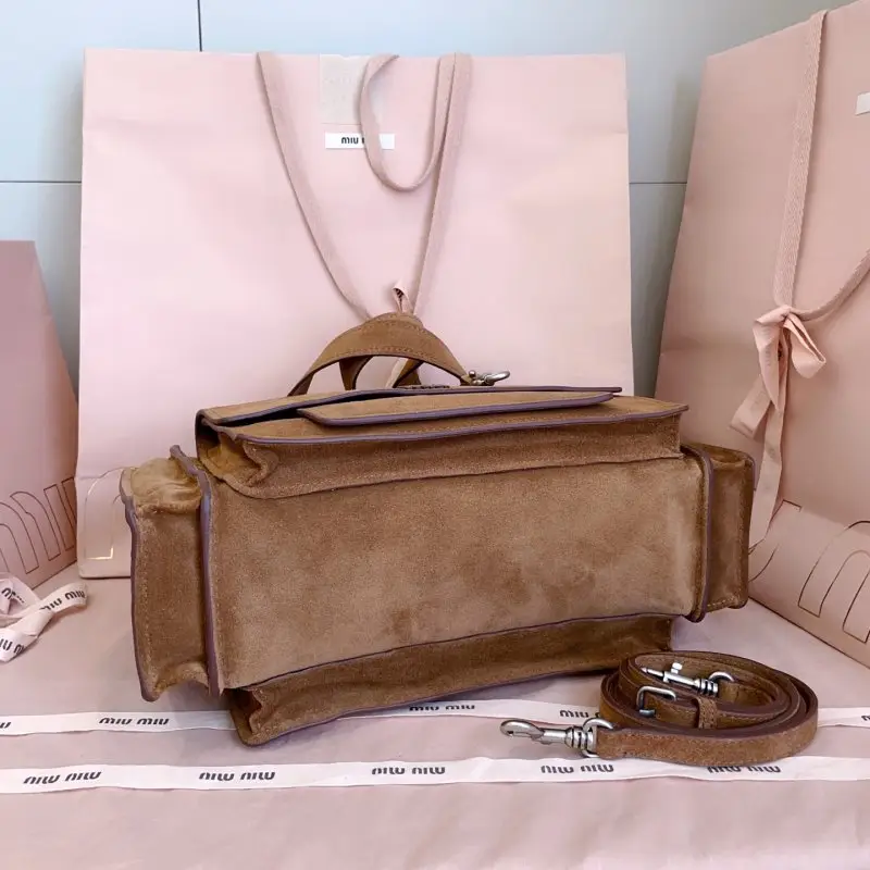 Miu Miu A bag messenger suede 28 cm — Photo 4