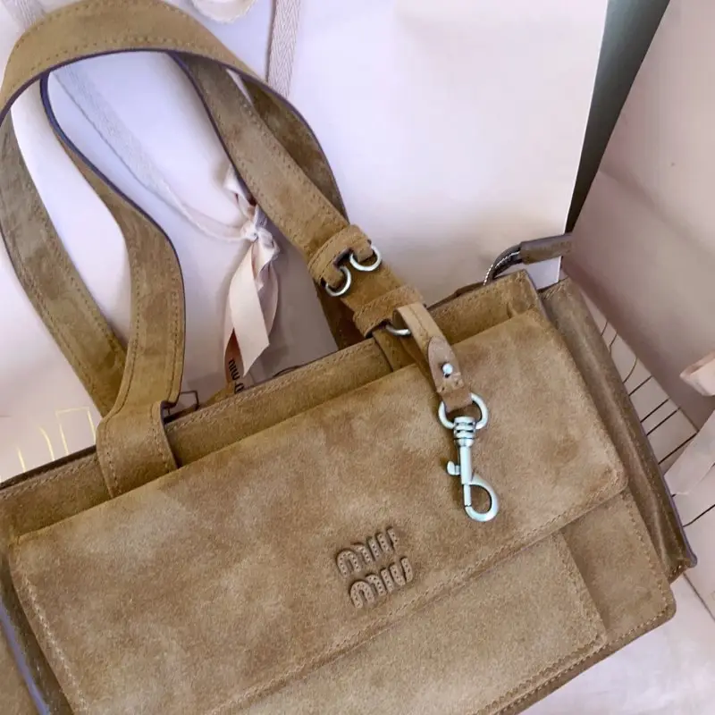 Miu Miu A bag messenger suede 28 cm — Photo 5
