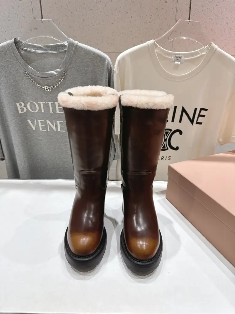 Miu Miu Boots leather on fur winter — Photo 2