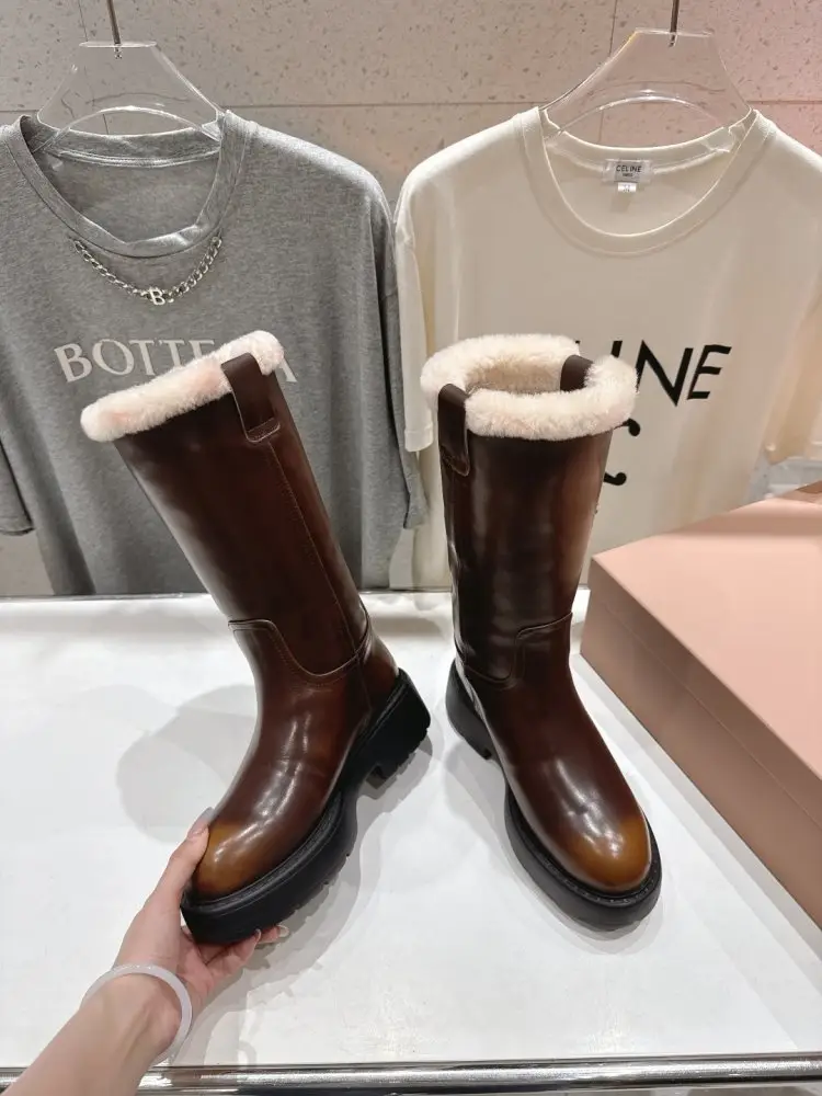 Miu Miu Boots leather on fur winter — Photo 3