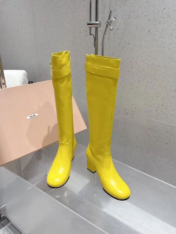 Miu Miu Сапоги кожаные женские на каблуке — Фото 4