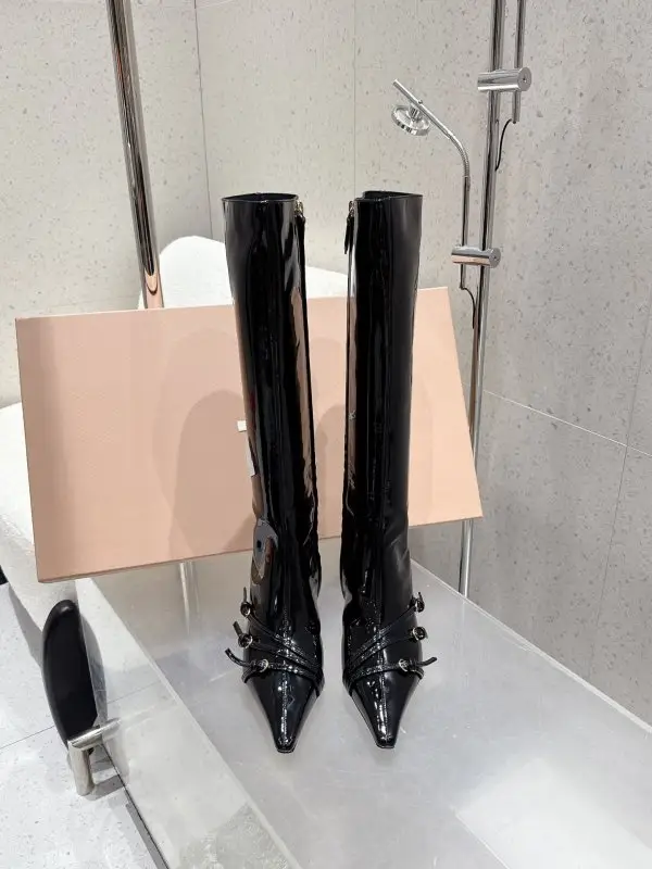 Miu Miu Сапоги кожаные женские на шпильке — Фото 2