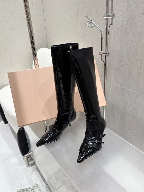 Miu Miu Сапоги кожаные женские на шпильке — Фото 3