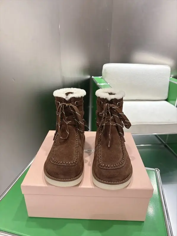 Miu Miu Boots winter suede on fur — Photo 2
