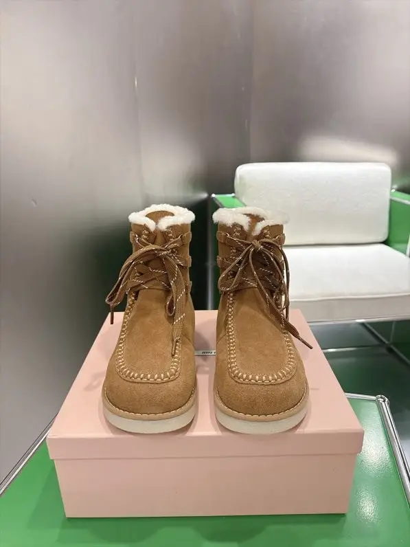 Miu Miu Ботинки зимние замшевые на меху — Фото 2