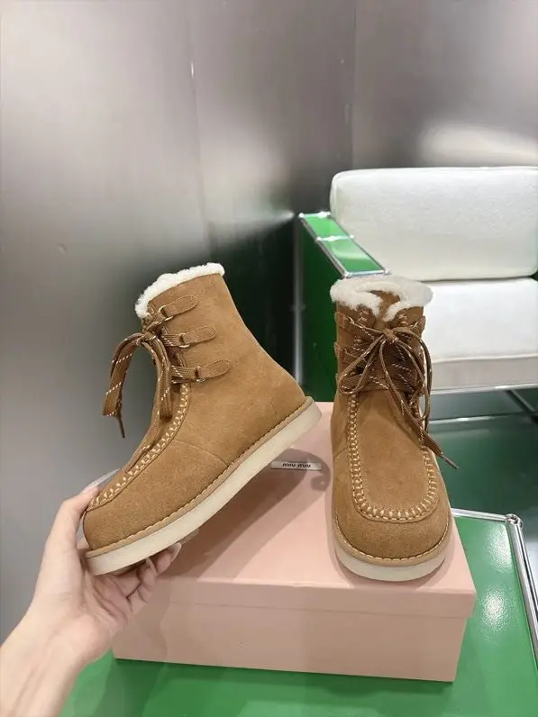 Miu Miu Ботинки зимние замшевые на меху — Фото 4