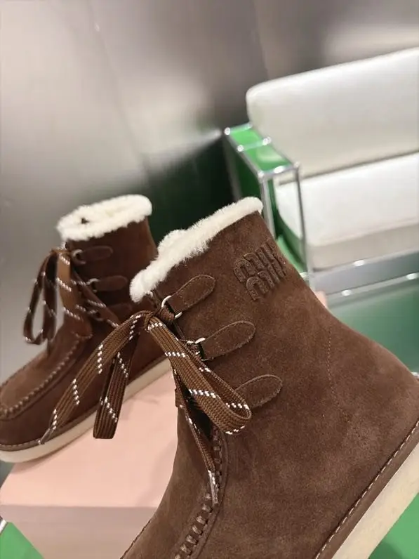 Miu Miu Boots winter suede on fur — Photo 5
