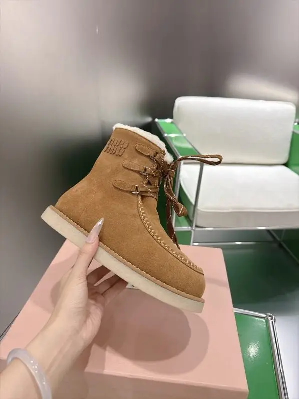 Miu Miu Ботинки зимние замшевые на меху — Фото 5