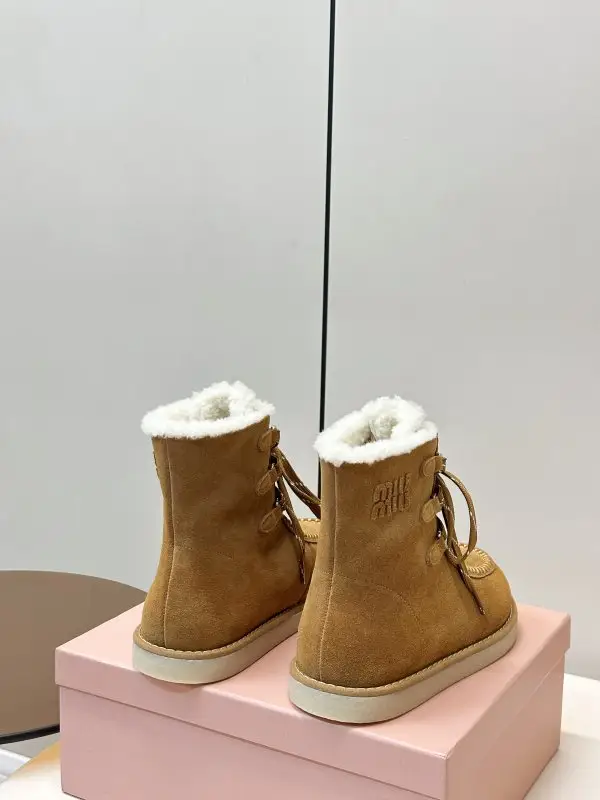 Miu Miu Ботинки женские замшевые зимние — Фото 4