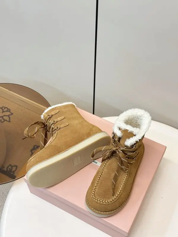 Miu Miu Ботинки женские замшевые зимние — Фото 5