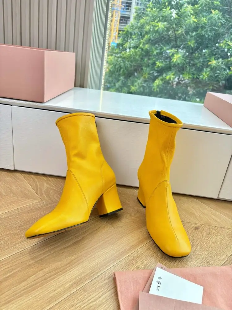 Miu Miu Ботинки женские — Фото 2