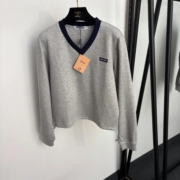 Miu Miu Костюм женский — Фото 5