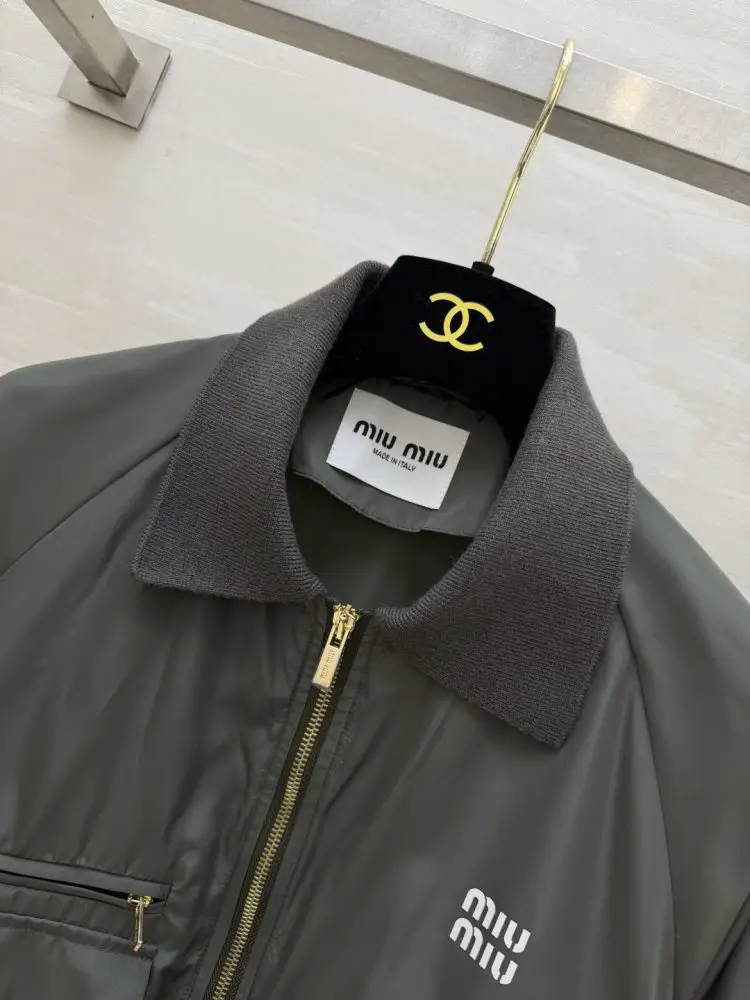 Miu Miu Куртка жіноча — Фото 3