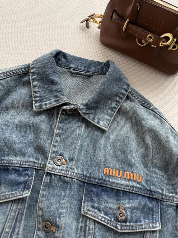 Miu Miu Куртка женская — Фото 5