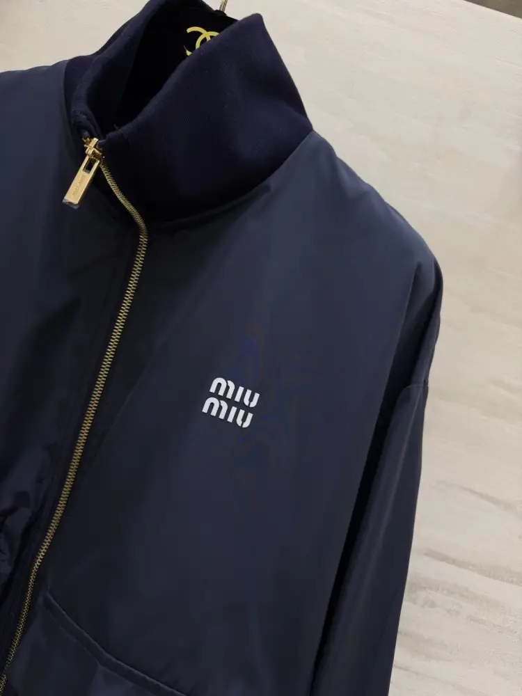 Miu Miu Куртка женская — Фото 5