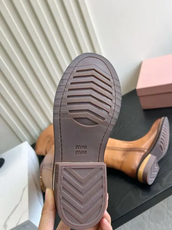 Miu Miu Шкіряні чоботи з ефектом потертості вище коліна — Фото 5