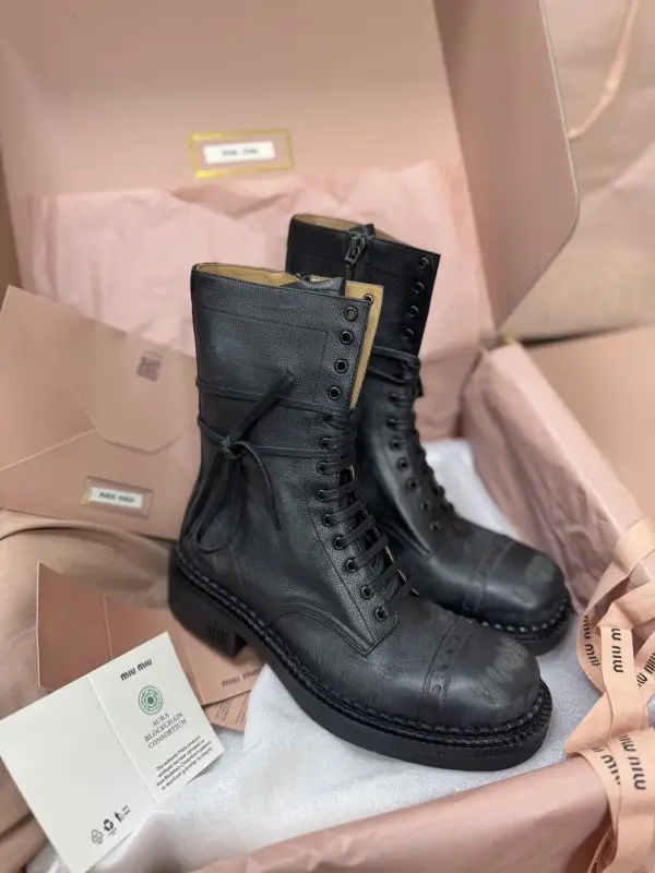 Miu Miu Leather women's boots Martin on lace — Photo 1
