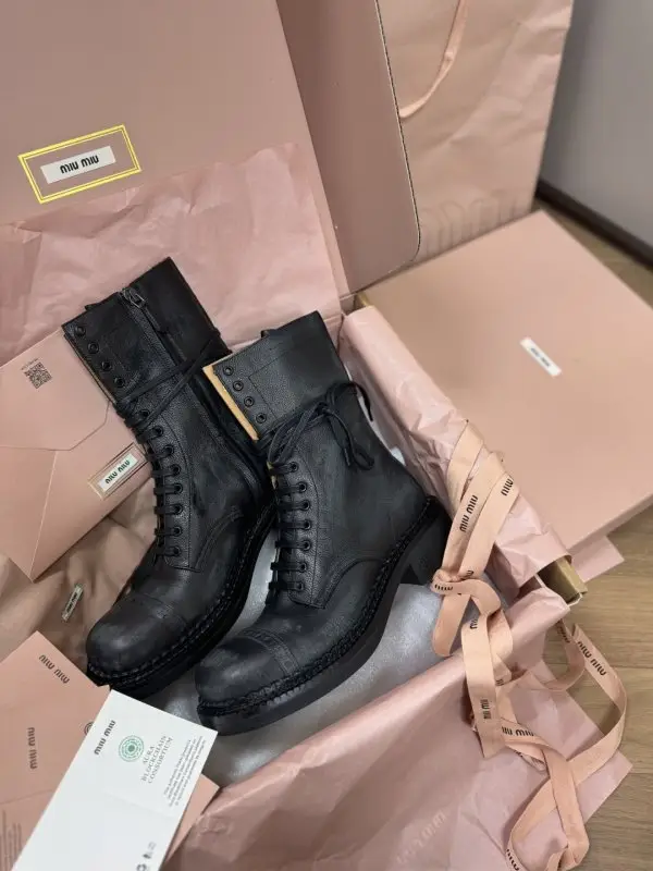 Miu Miu Leather women's boots Martin on lace — Photo 2