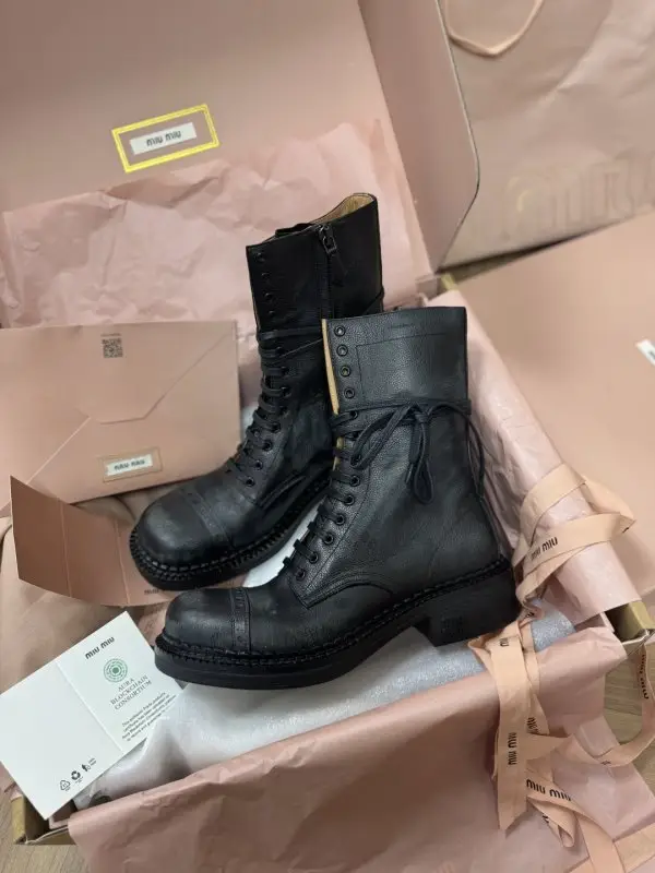 Miu Miu Leather women's boots Martin on lace — Photo 3