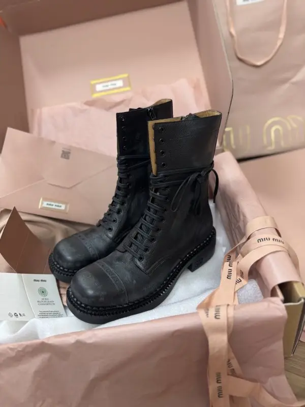 Miu Miu Leather women's boots Martin on lace — Photo 4