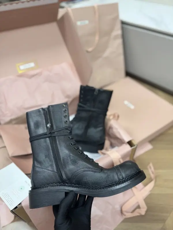 Miu Miu Leather women's boots Martin on lace — Photo 5