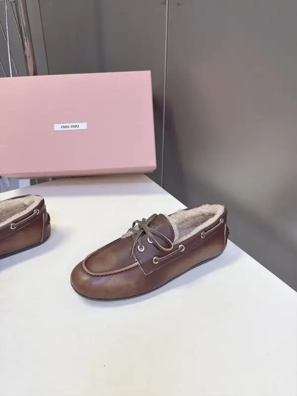 Miu Miu Лоферы women's on fur — Photo 3
