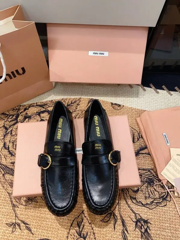 Miu Miu Лоферы женские — Фото 1