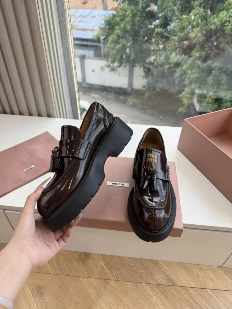 Miu Miu Лоферы женские — Фото 2
