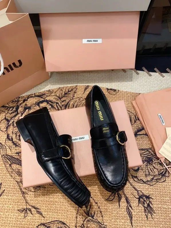 Miu Miu Лоферы женские — Фото 3