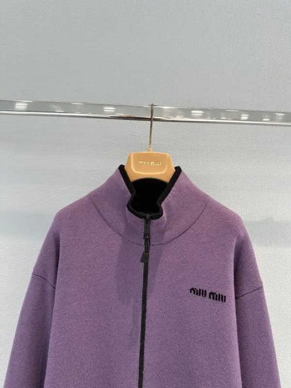Miu Miu Purple knitted cardigan on lightning — Photo 2