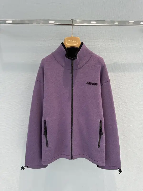 Miu Miu Purple knitted cardigan on lightning — Photo 3