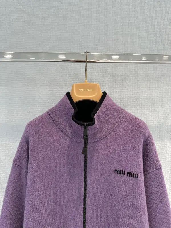 Miu Miu Purple knitted cardigan on lightning — Photo 4