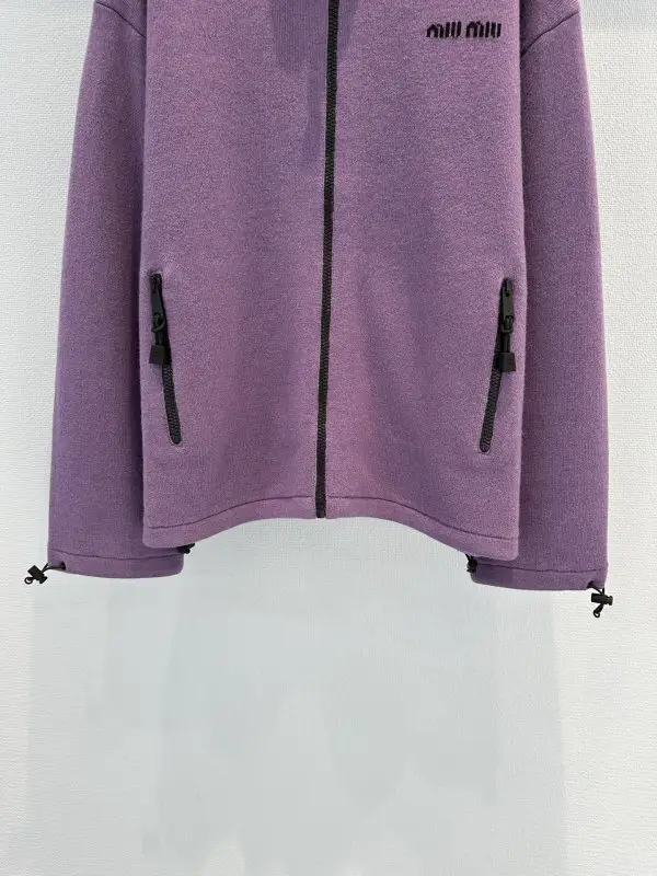 Miu Miu Purple knitted cardigan on lightning — Photo 5