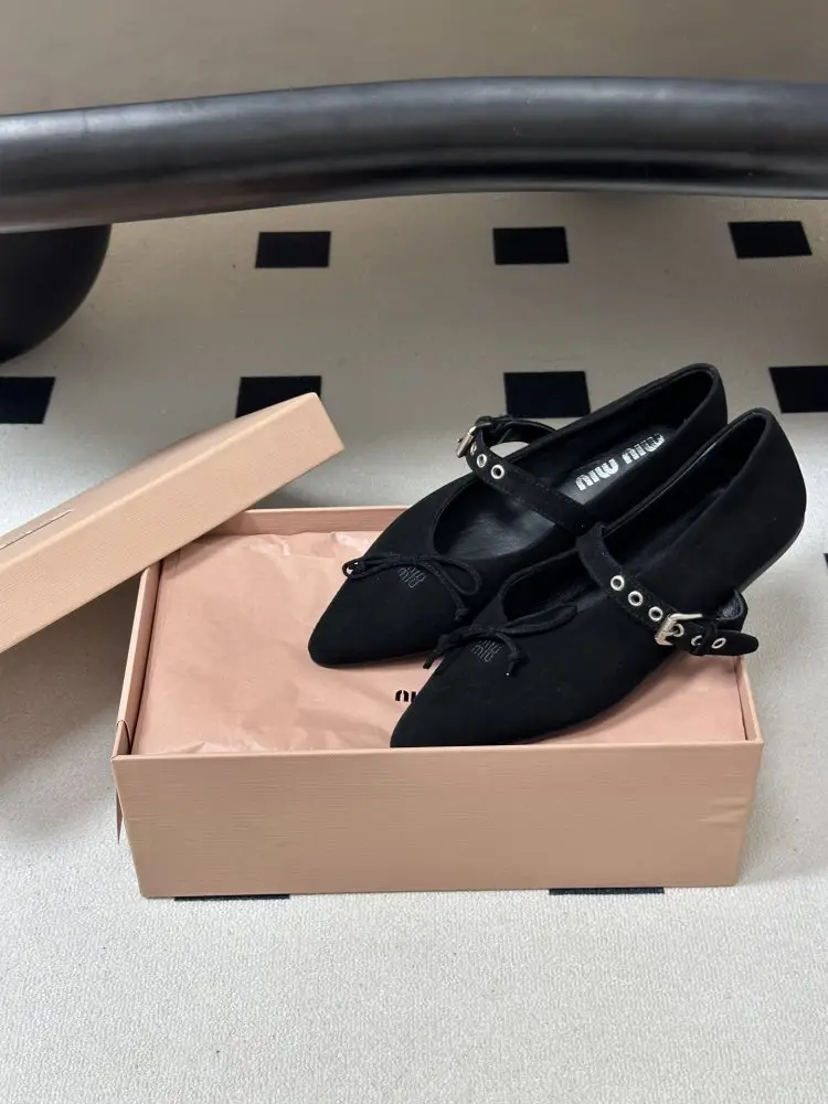 Miu Miu Туфлі жіночі — Фото 4