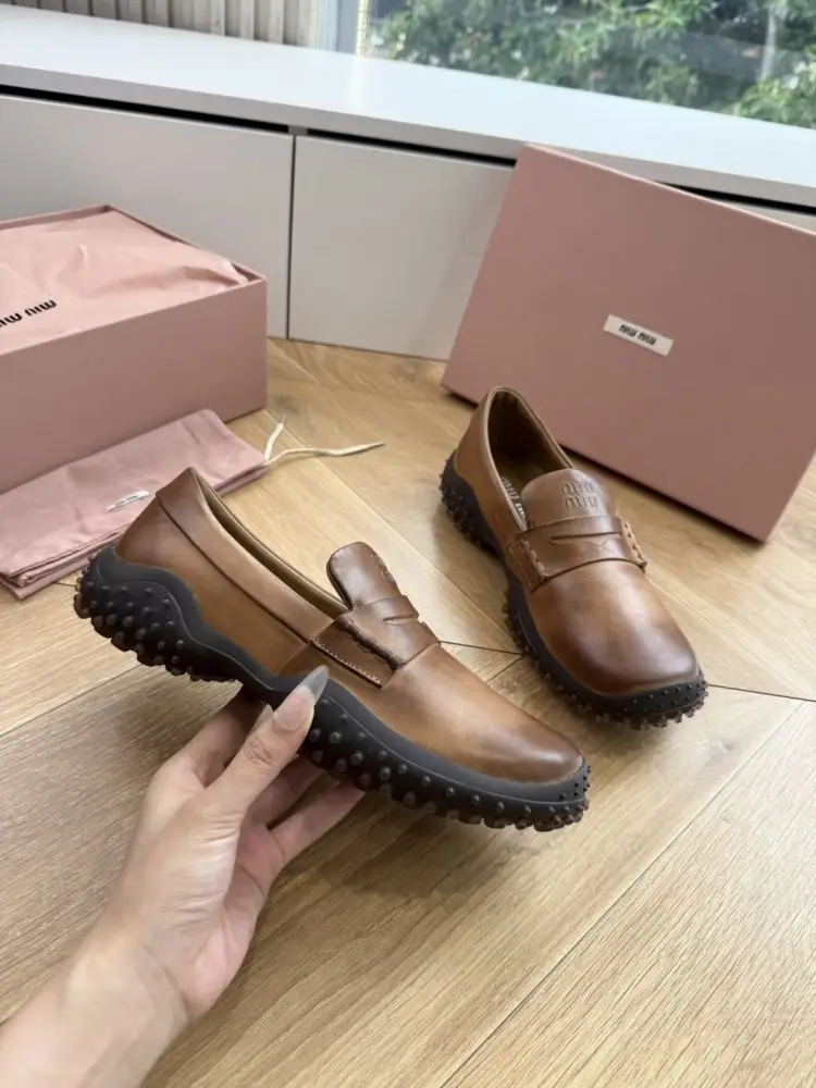 Miu Miu Туфли женские — Фото 5