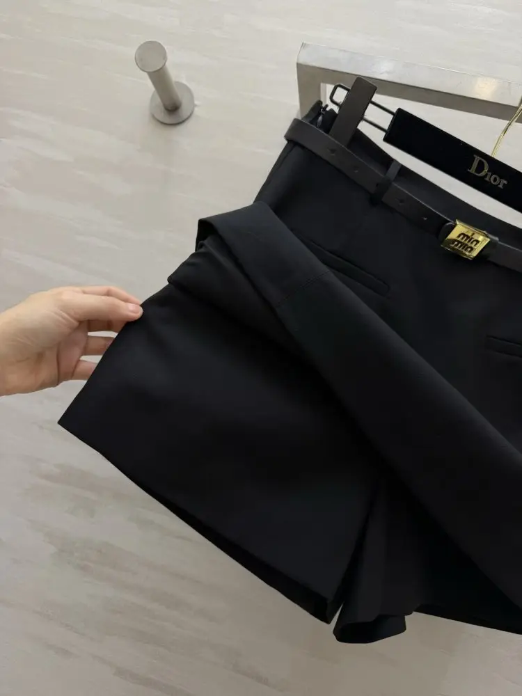Miu Miu Шорти жіночі — Фото 2