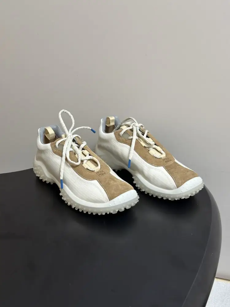Miu Miu Кроссовки женские — Фото 1