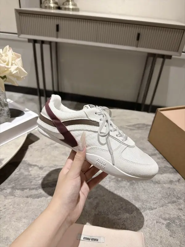 Miu Miu Кроссовки женские — Фото 2
