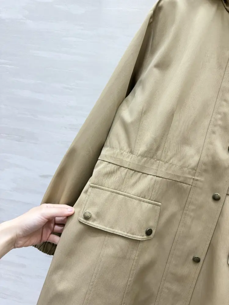 Moncler Длинный тренч цвета хаки с капюшоном — Фото 2