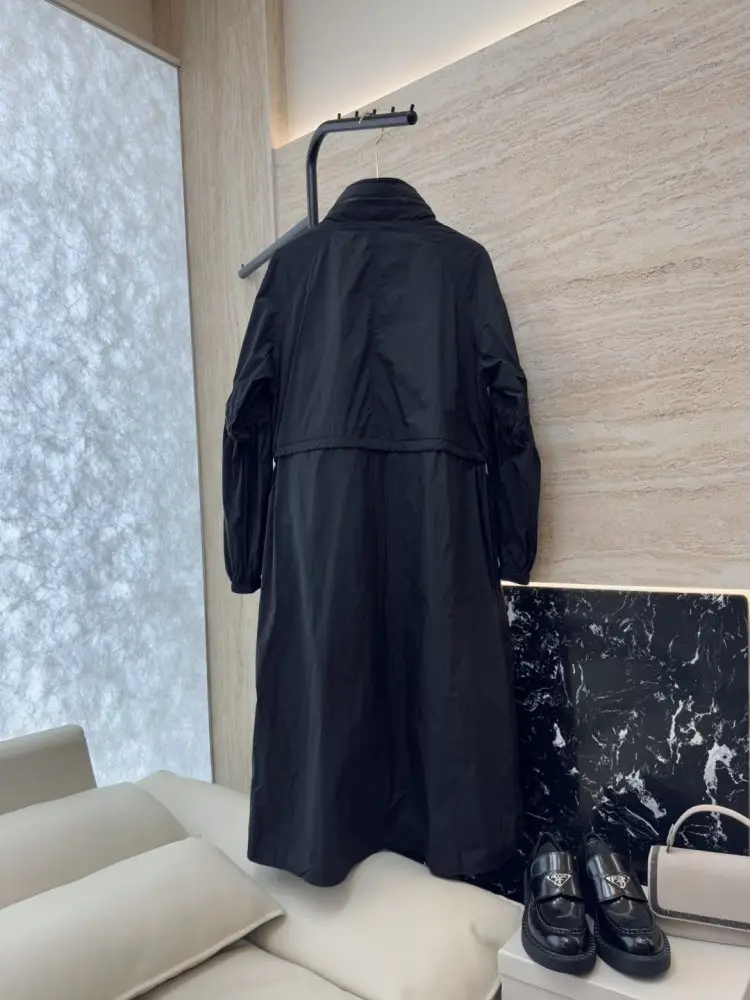 Moncler Длинный тренч с пуховой подкладкой — Фото 2