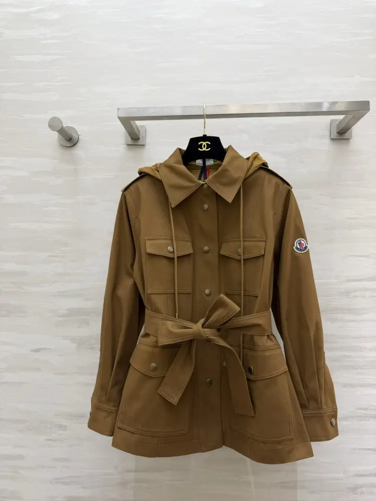 Moncler — Карамельно-коричневий приталений тренч