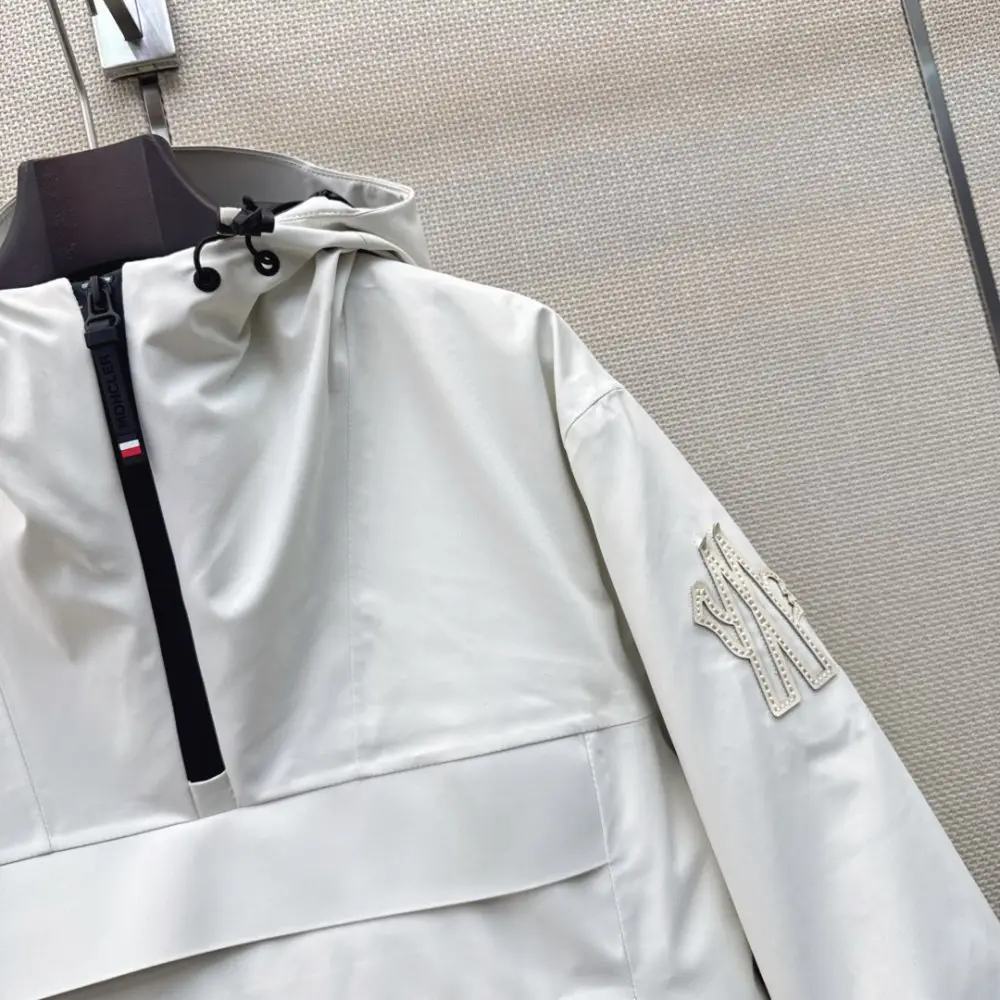 Moncler Классическая пуховая горнолыжная куртка с капюшоном — Фото 3