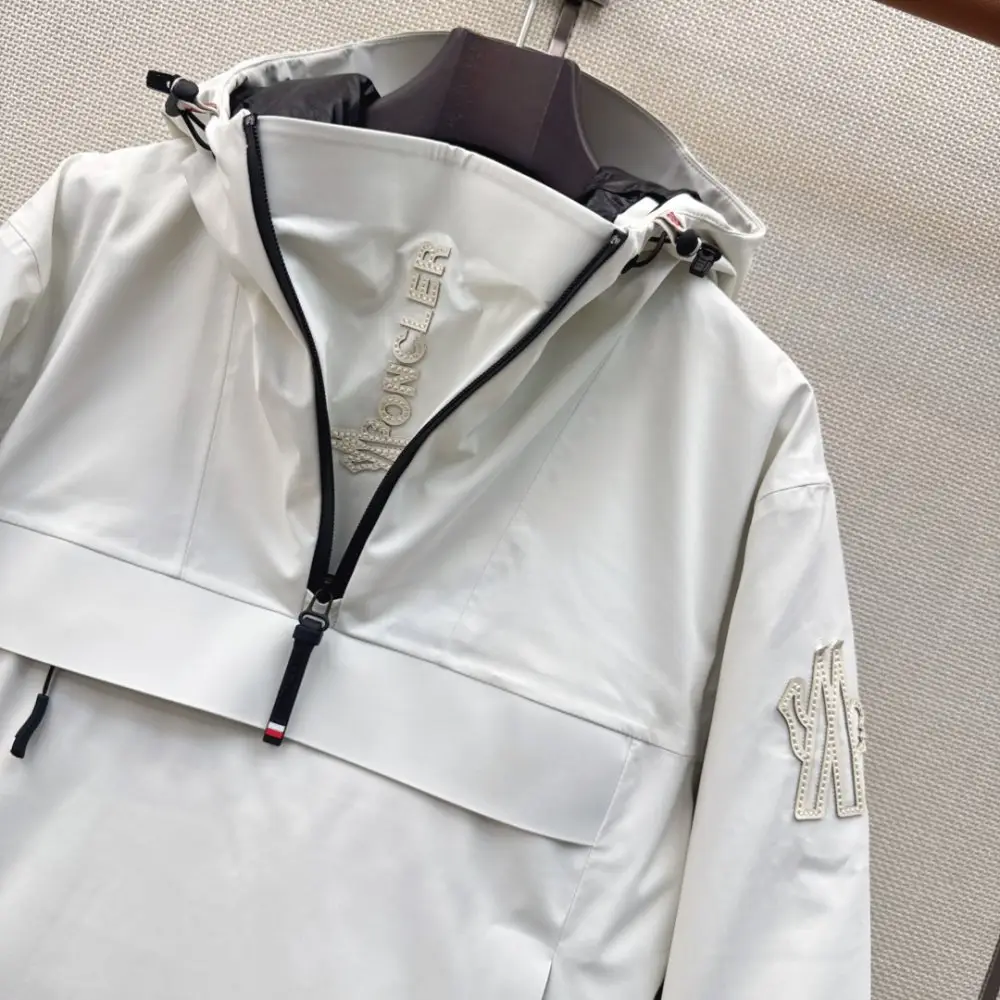 Moncler Классическая пуховая горнолыжная куртка с капюшоном — Фото 5
