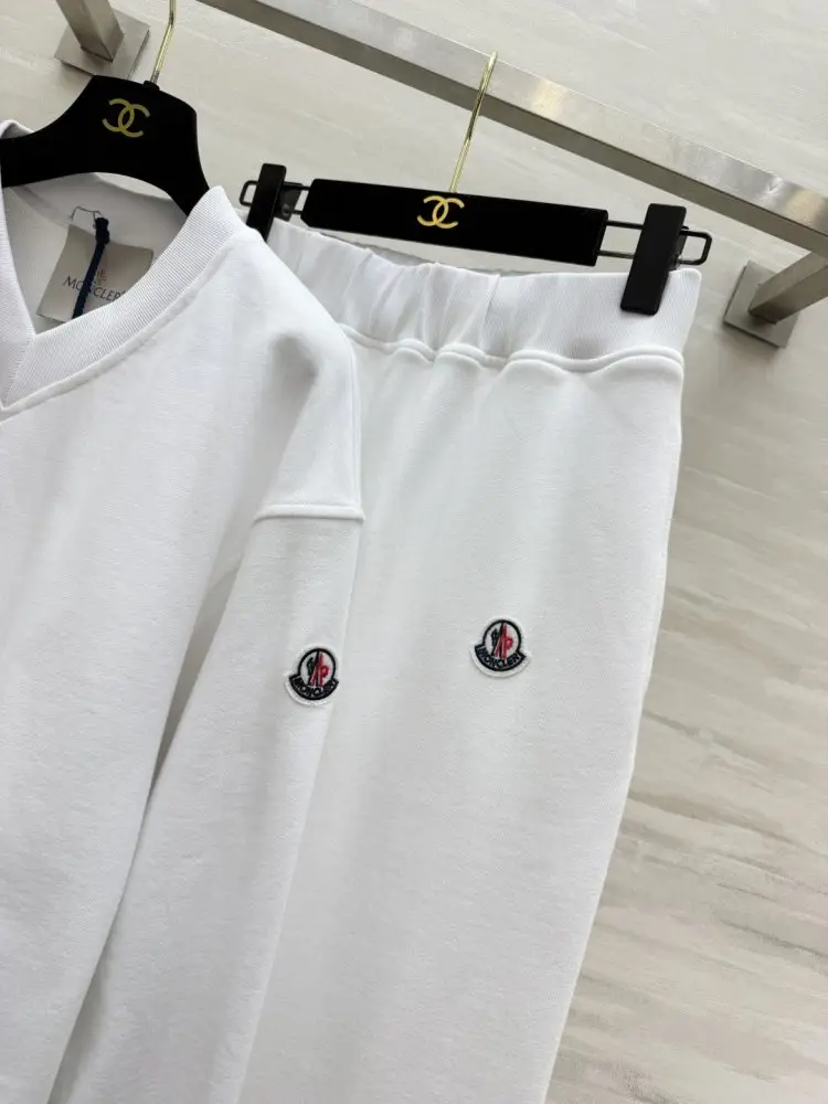 Moncler Костюм жіночий — Фото 4