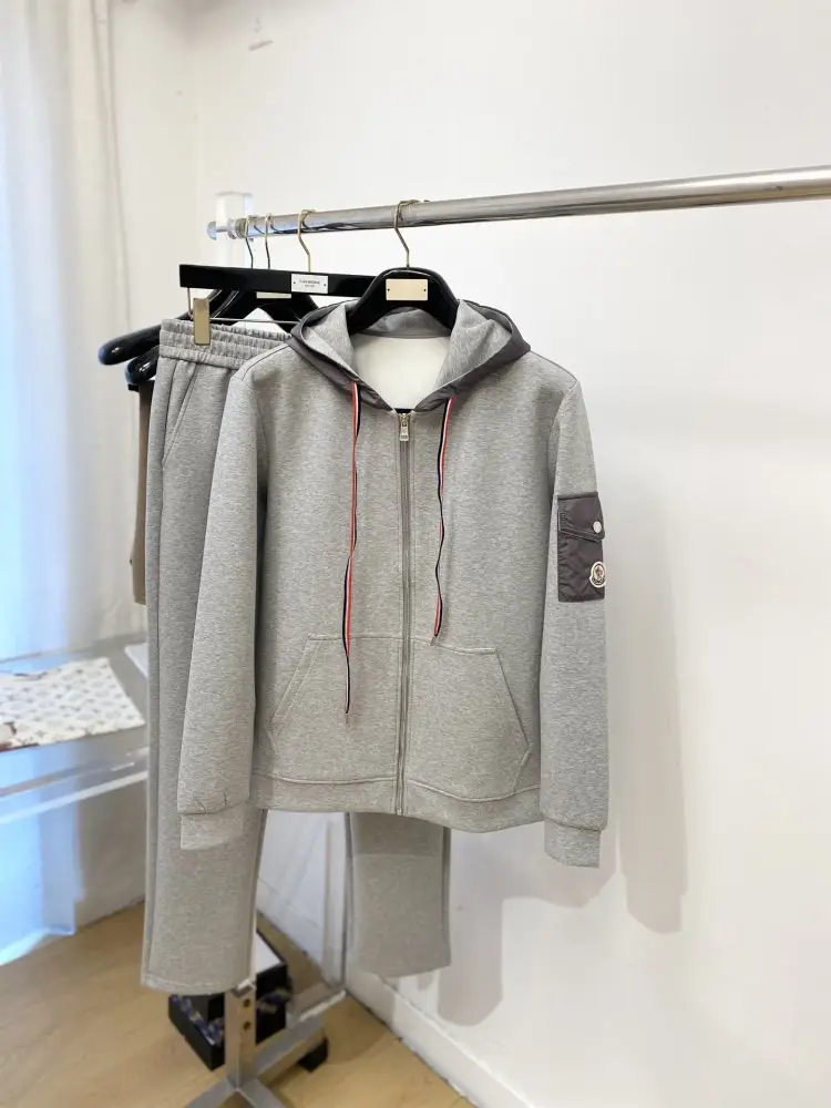Moncler — Costume мужчкой sports