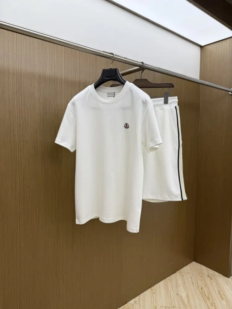 Moncler — Costume мужчкой sports