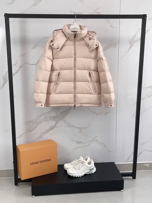 Moncler — Пуховик жіночий