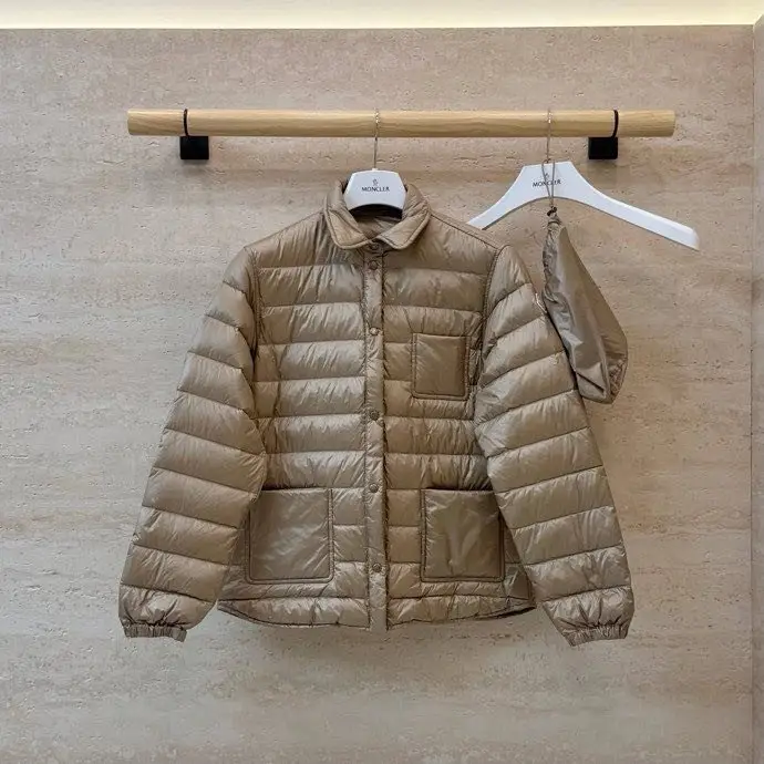 Moncler — Пуховик женский